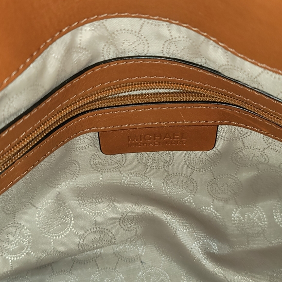 Small MK purse - Picture 11 of 13